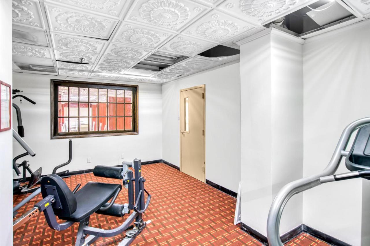 Oyo Townhouse Houston George Bush Intercontinental Hotel Exterior photo