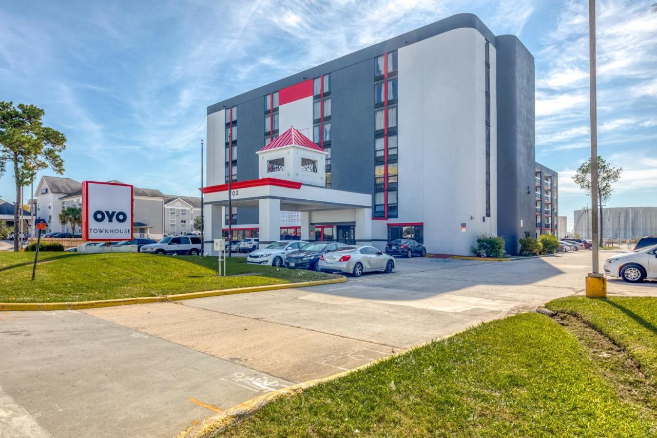 Oyo Townhouse Houston George Bush Intercontinental Hotel Exterior photo